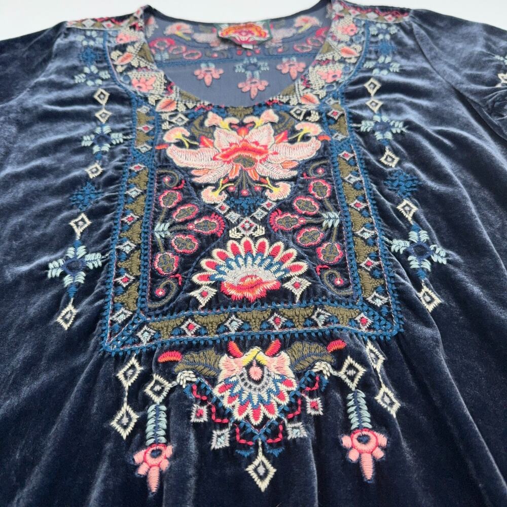 Johnny Was Los Angeles Velvet Tunic Top Womens Medium Blue Embroidered Boho - Picture 5 of 11